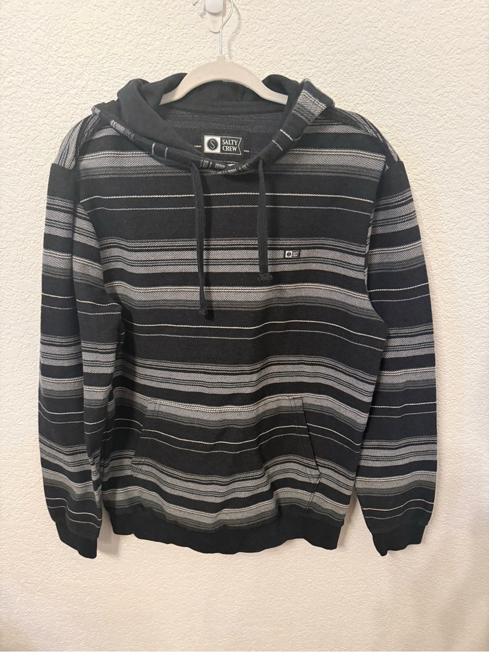 Salty Crew Men’s S Striped Pullover Hoodie Black Gray Surf Skate Sweatshirt